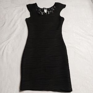 𝅺Wet Seal Women's Textured Body Con Little Black Dress Party Dress Size Small